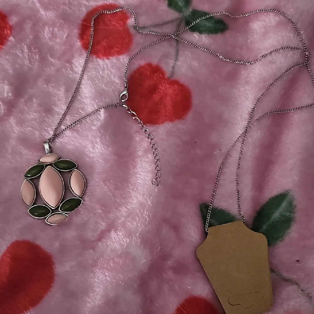 Chic Pink and Green Pendant Necklace - Picture 4 of 4